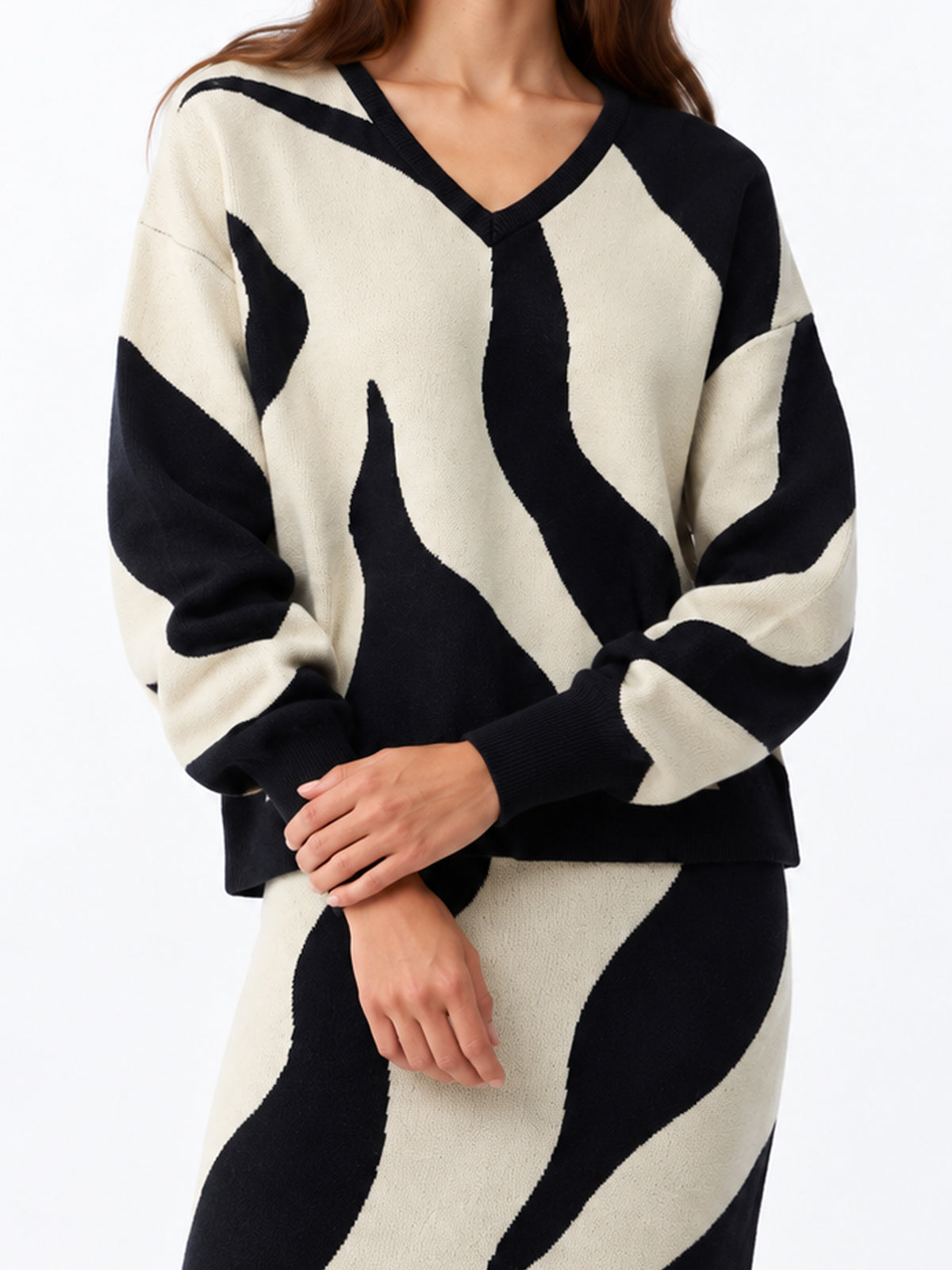 Monochrome Swirl Print Knit Pullover