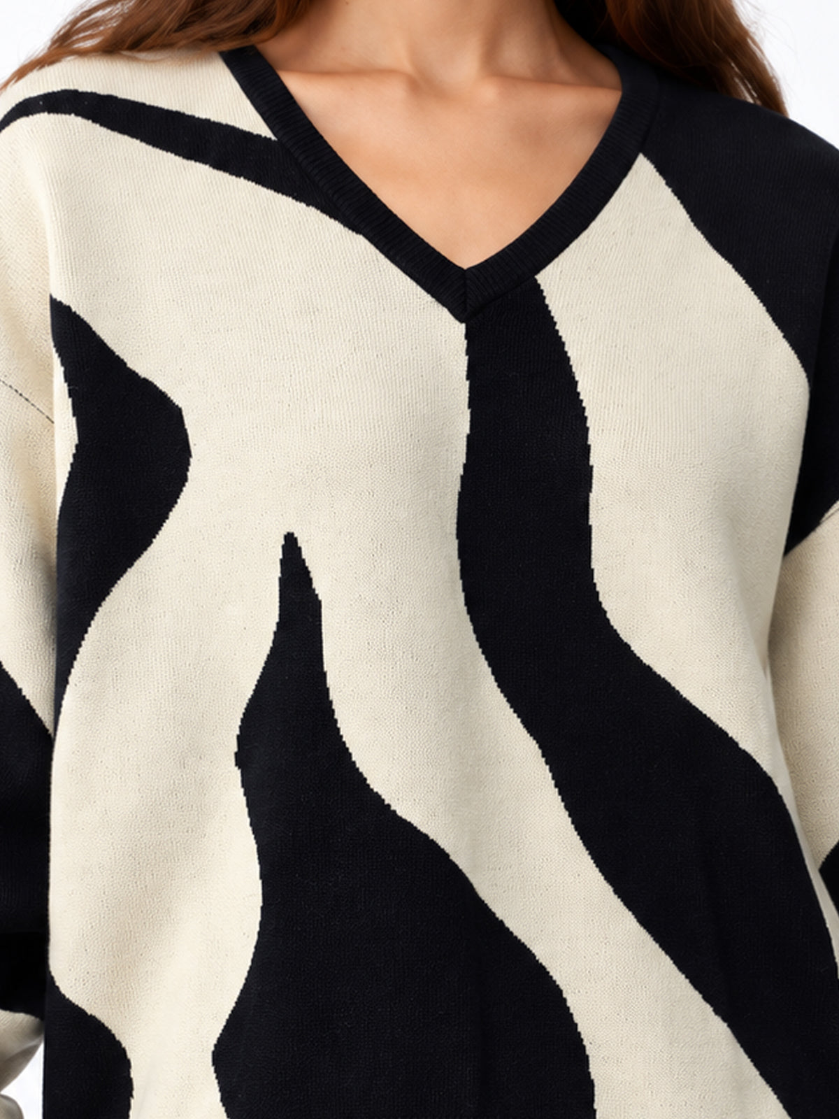Monochrome Swirl Print Knit Pullover